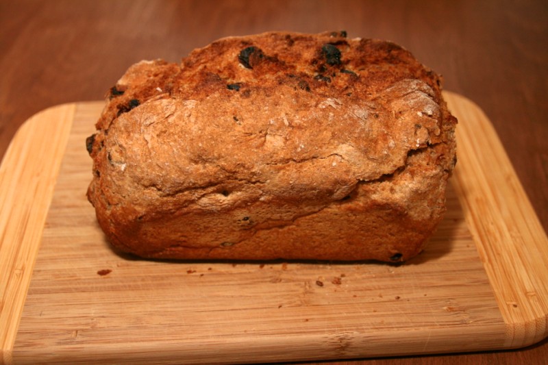 Nußbrot mit Rosinen