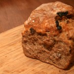 Nußbrot mit Rosinen