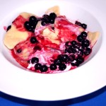 Quarkmaultaschen mit Johannisbeersoße