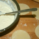 Quarkmaultaschen mit Johannisbeersoße
